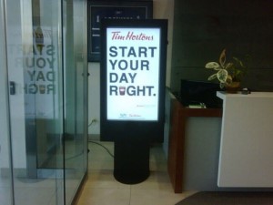 Digital Signage for Hospitality: Tips to Maximize Customer Engagement